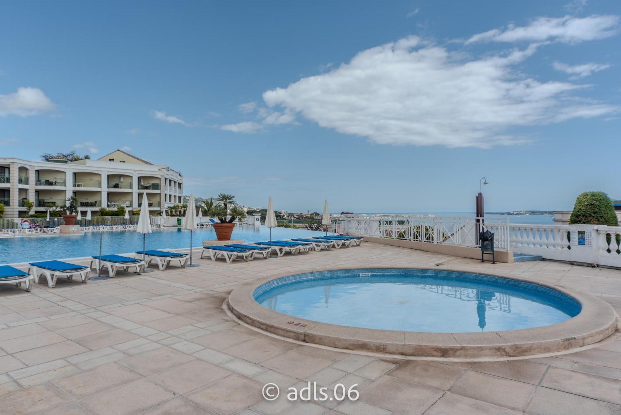 Un Studio De Charme Vue Mer & Piscine D'Exception Cannes Exterior photo